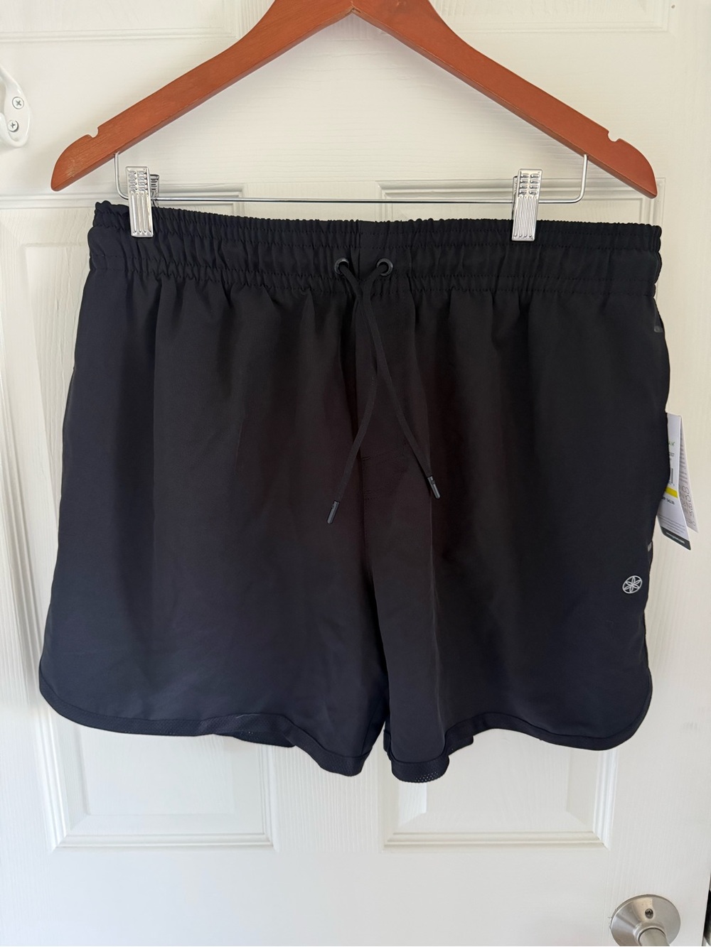 NWT Men’s GAIAM Black Lunge 5” running shorts